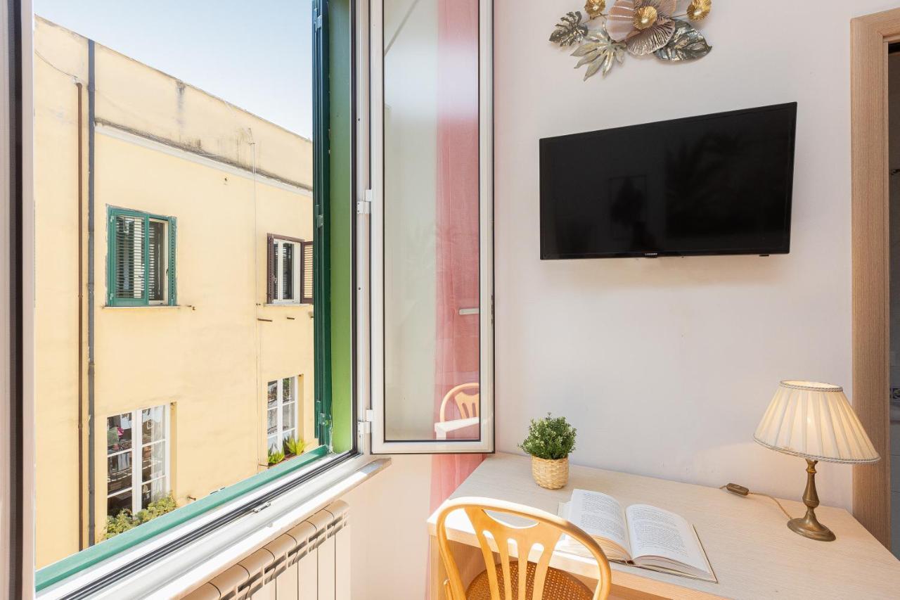 Turati By In *